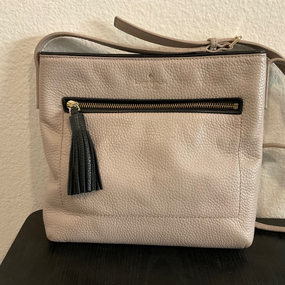 Kate Spade Crossbody Bag Tan with Black Tassel - Picture 2 of 12